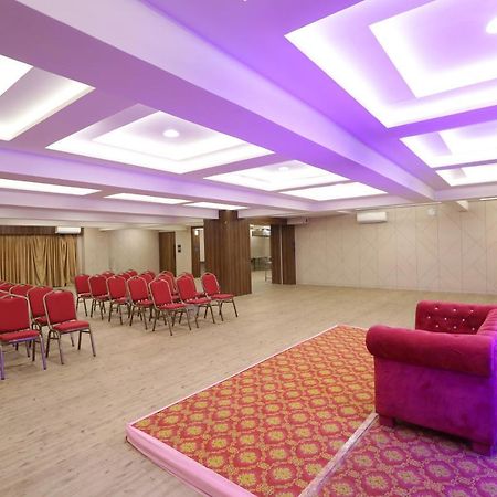 Hotel Privya Rooms And Banquet スーラト エクステリア 写真