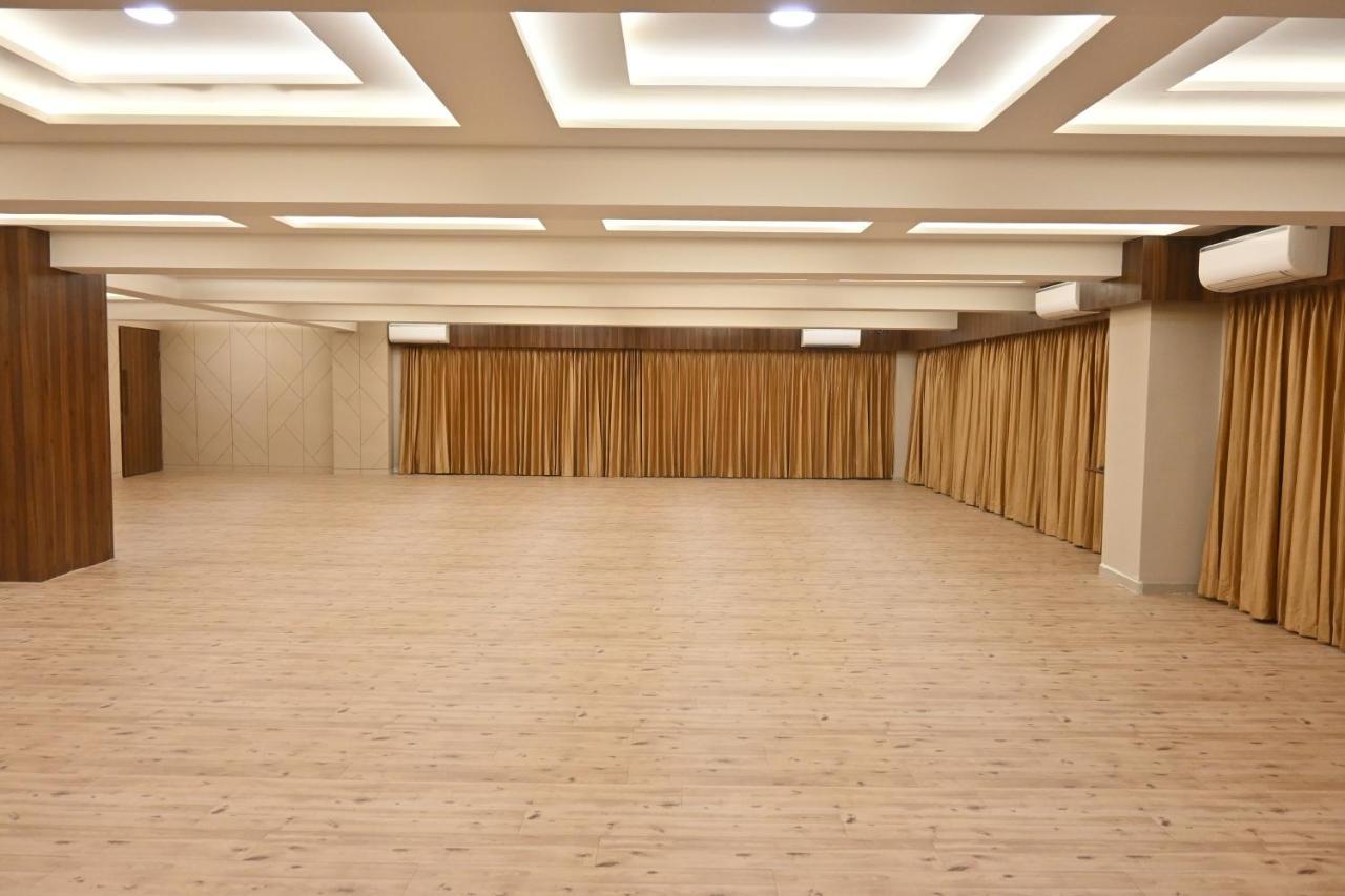Hotel Privya Rooms And Banquet スーラト エクステリア 写真