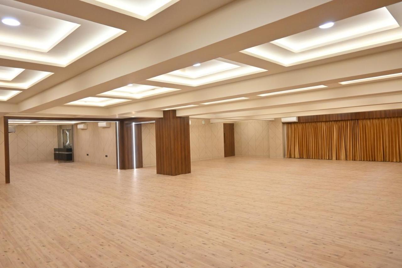 Hotel Privya Rooms And Banquet スーラト エクステリア 写真