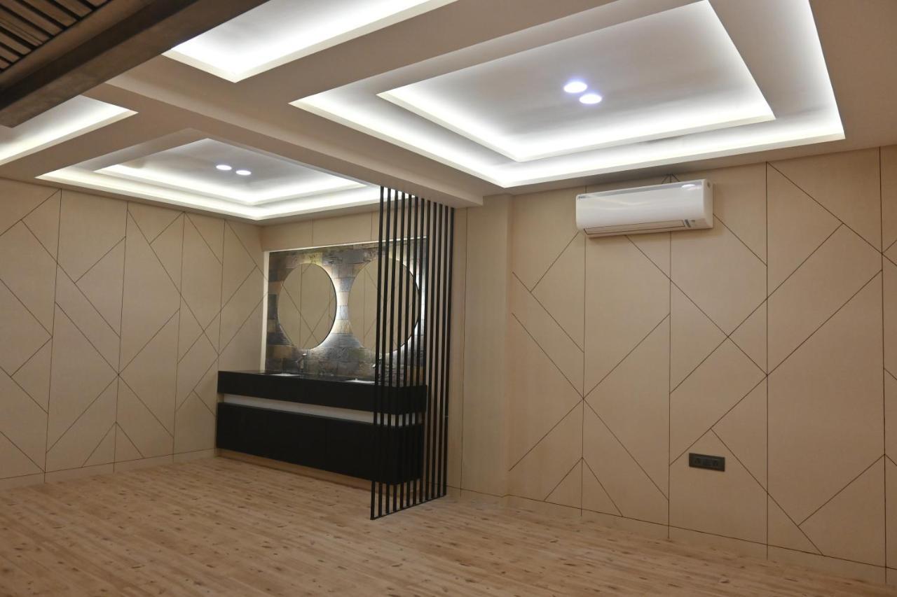 Hotel Privya Rooms And Banquet スーラト エクステリア 写真