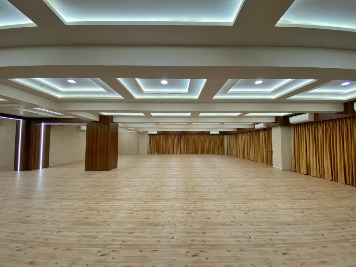 Hotel Privya Rooms And Banquet スーラト エクステリア 写真