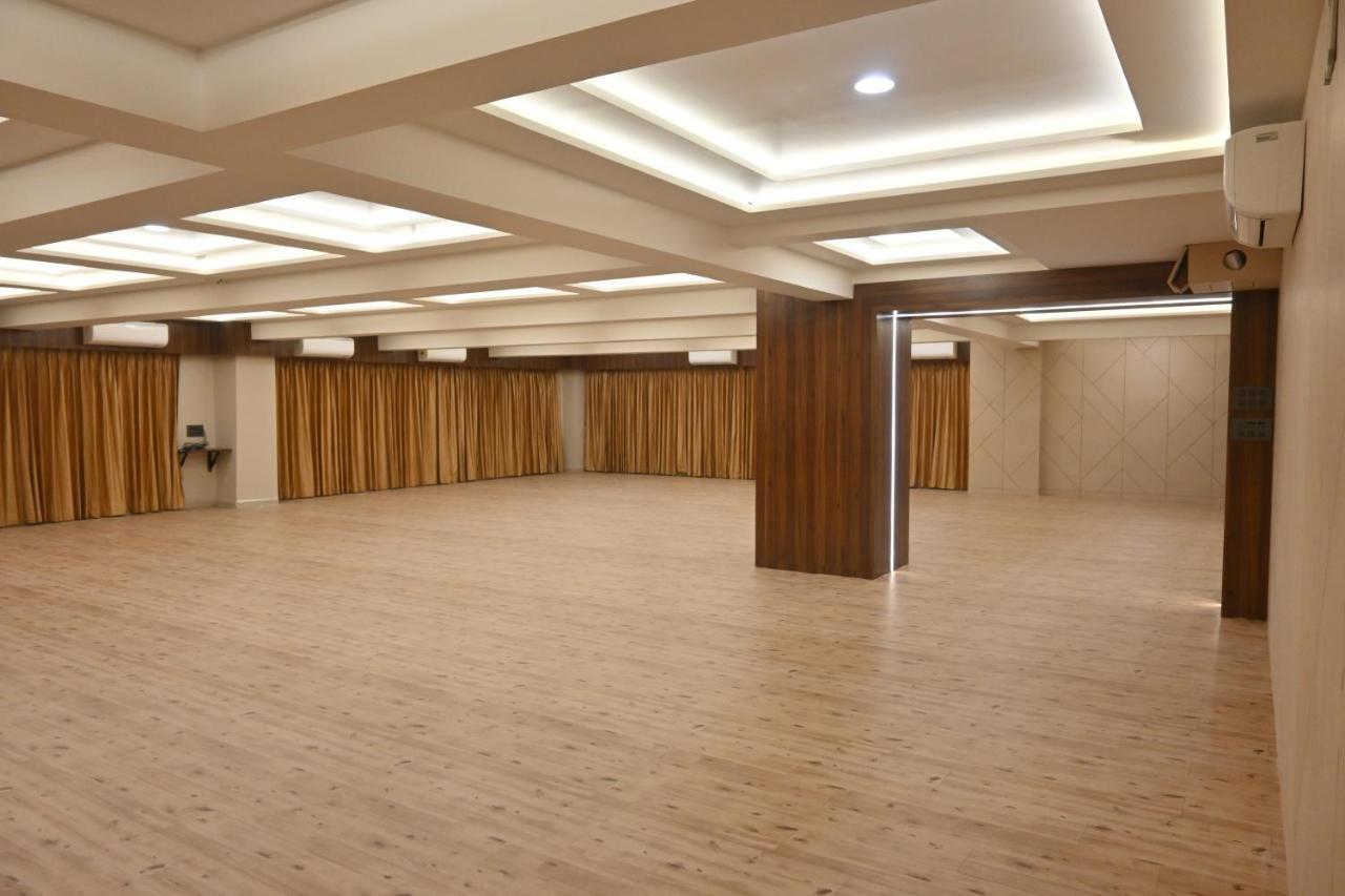 Hotel Privya Rooms And Banquet スーラト エクステリア 写真