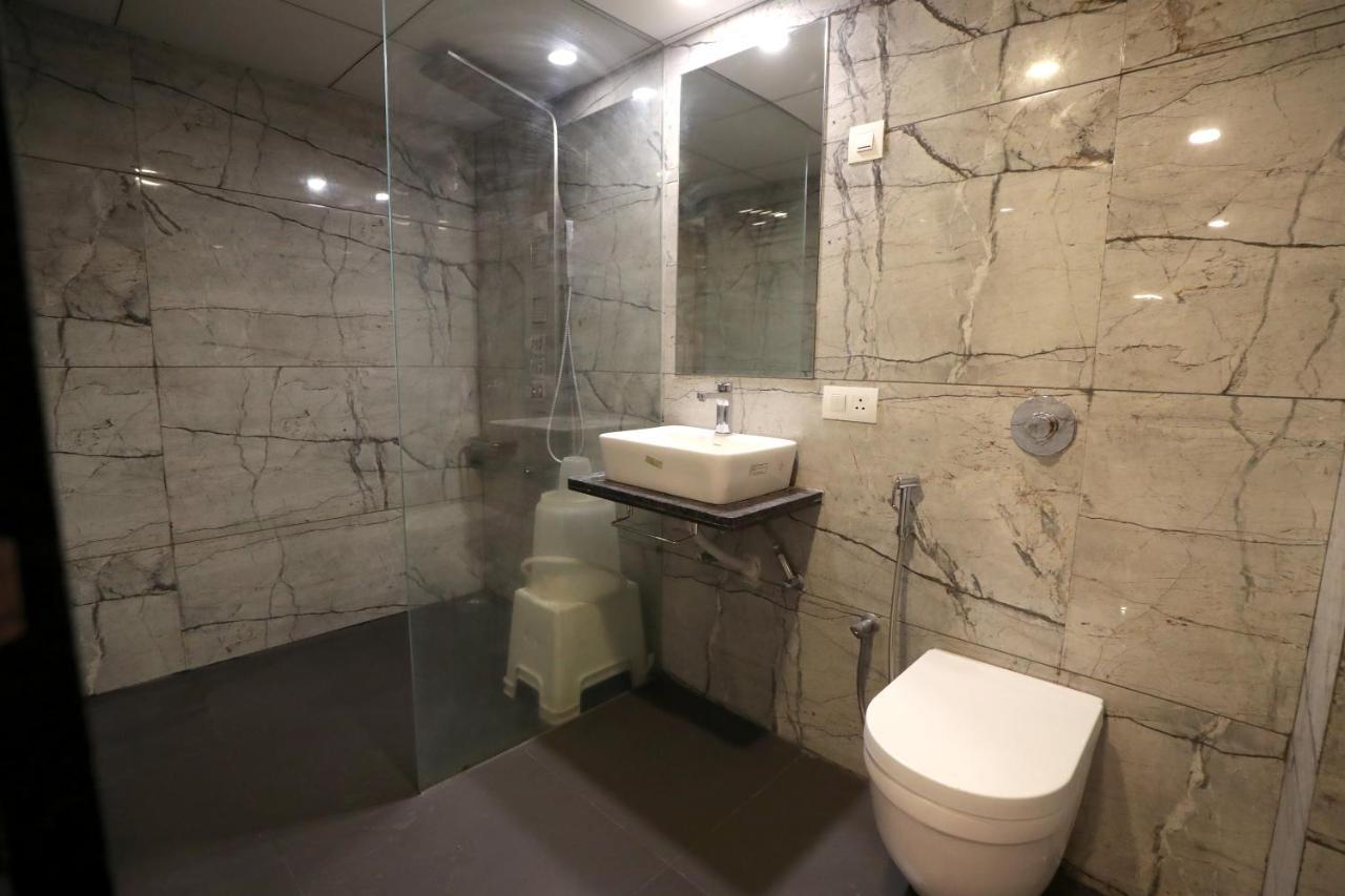 Hotel Privya Rooms And Banquet スーラト エクステリア 写真