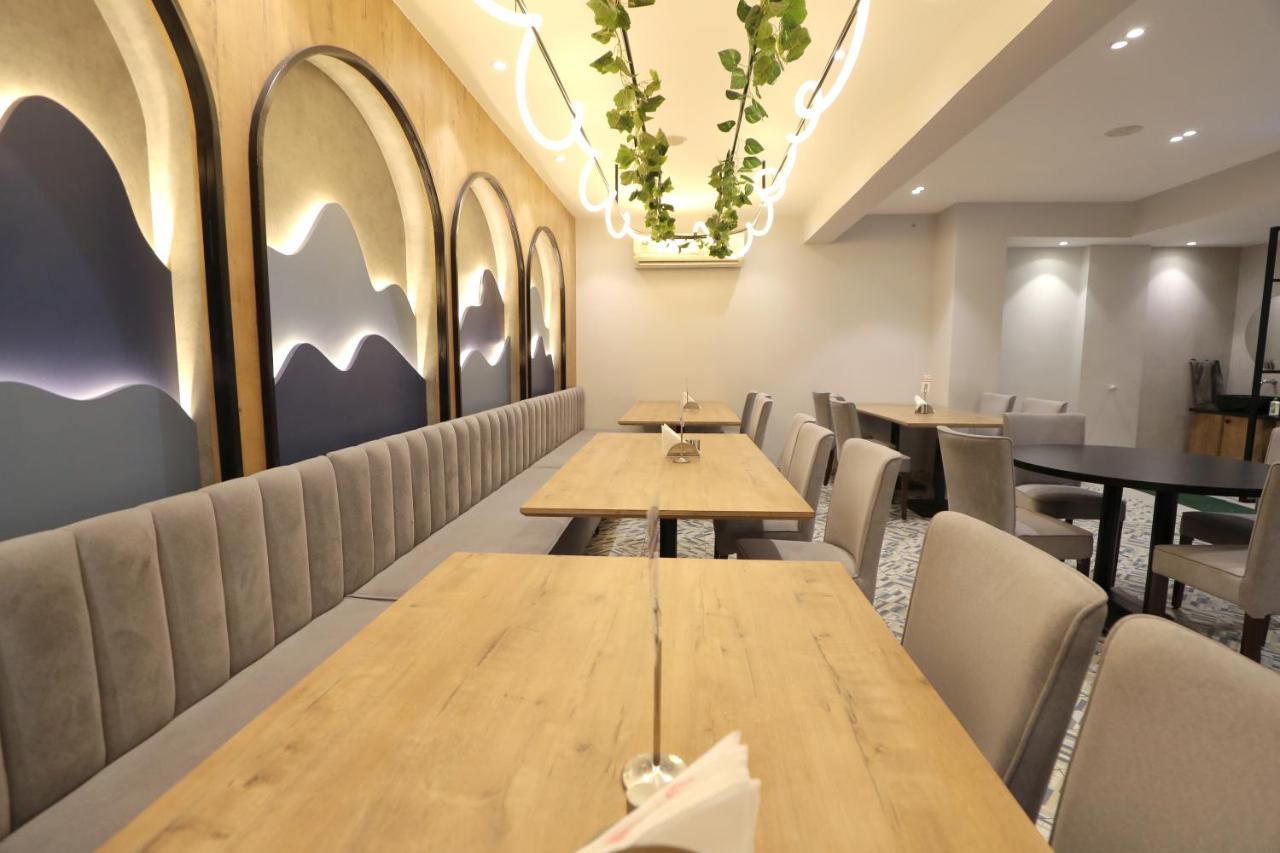 Hotel Privya Rooms And Banquet スーラト エクステリア 写真