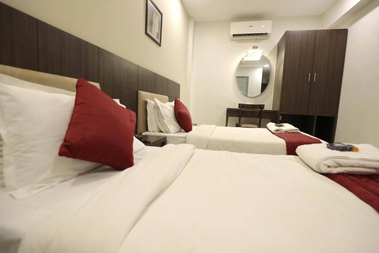Hotel Privya Rooms And Banquet スーラト エクステリア 写真