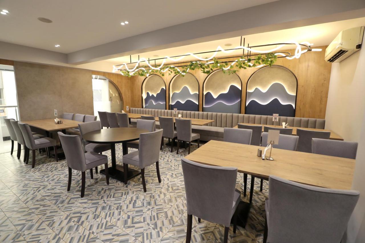 Hotel Privya Rooms And Banquet スーラト エクステリア 写真